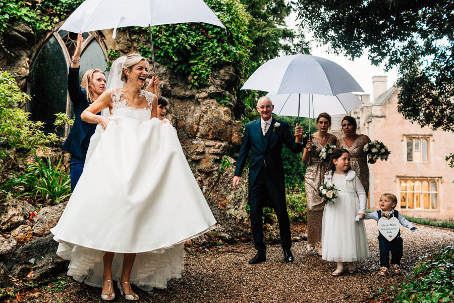 rain wedding photos