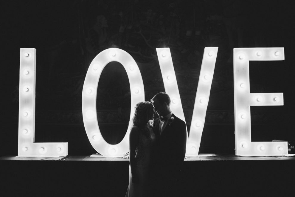 46 Stunning Black & White Wedding Photos