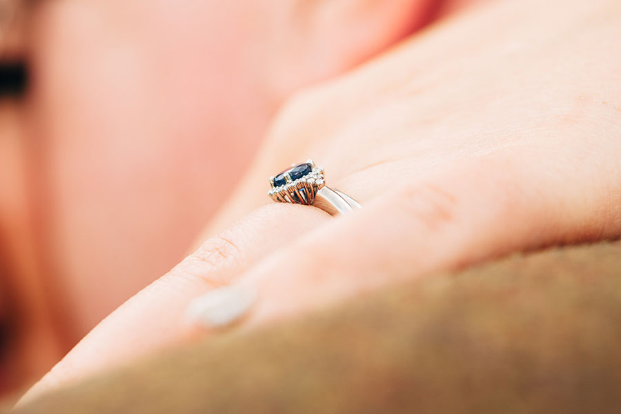 31 Stunning Wedding and Engagement Ring Photos