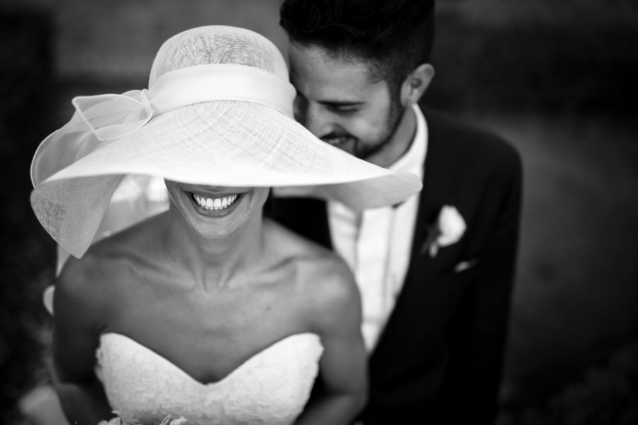 46 Stunning Black & White Wedding Photos