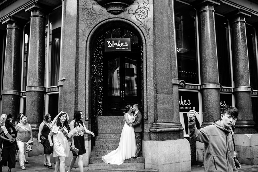 46 Stunning Black & White Wedding Photos