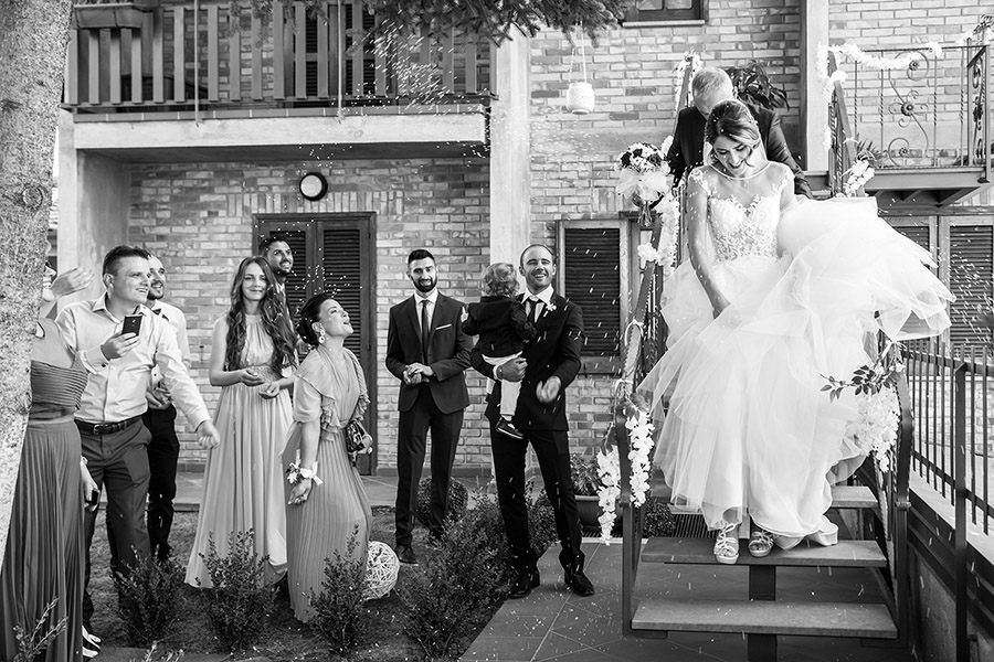 46 Stunning Black & White Wedding Photos