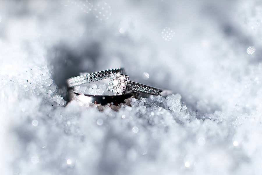 31 Stunning Wedding and Engagement Ring Photos