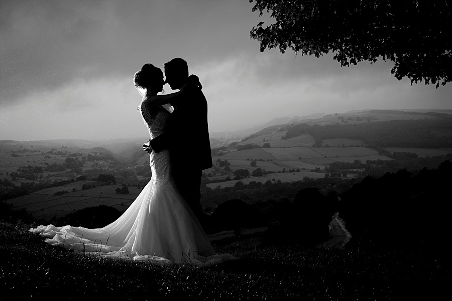 46 Stunning Black & White Wedding Photos