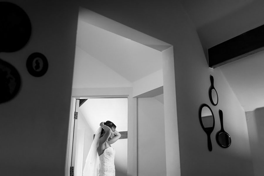 6 Tips for Getting the Best Bridal Prep Pics on your Wedding Day