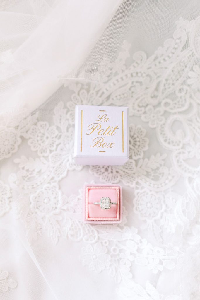 31 Stunning Wedding and Engagement Ring Photos