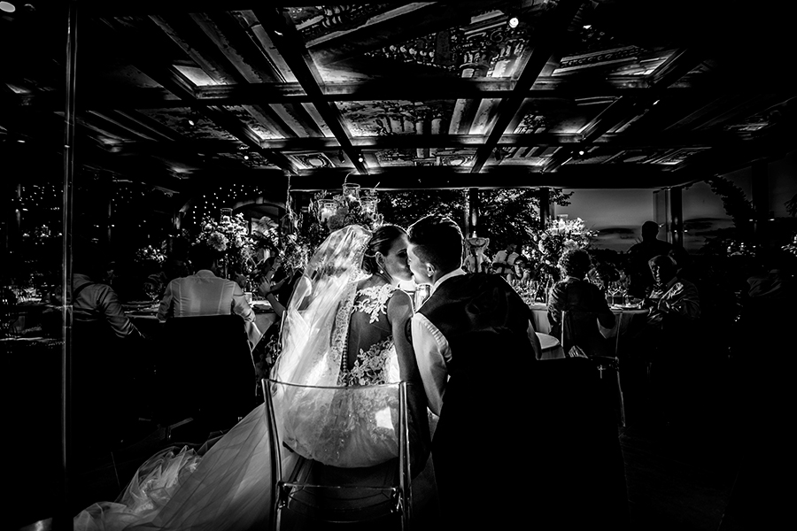 46 Stunning Black & White Wedding Photos