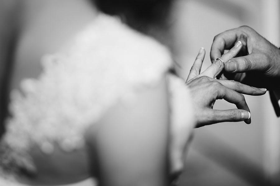 31 Stunning Wedding and Engagement Ring Photos
