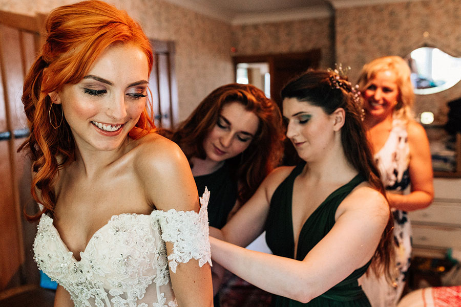 Must-Have Getting Ready Photos for Your Wedding
