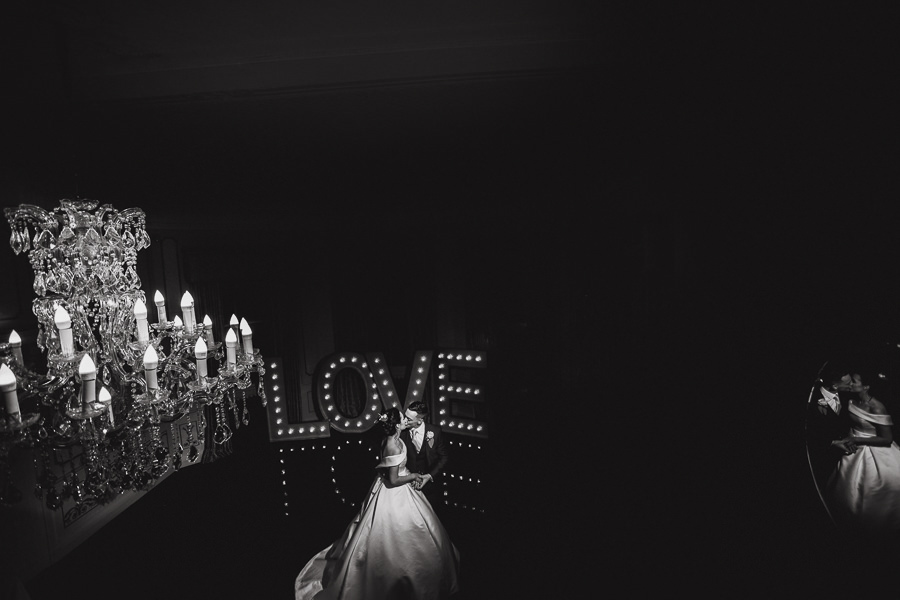 46 Stunning Black & White Wedding Photos