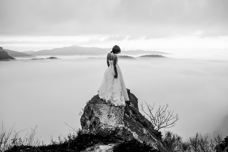 46 Stunning Black & White Wedding Photos