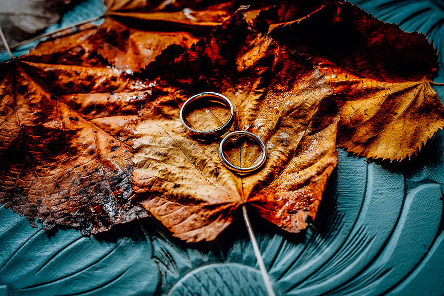 31 Stunning Wedding and Engagement Ring Photos