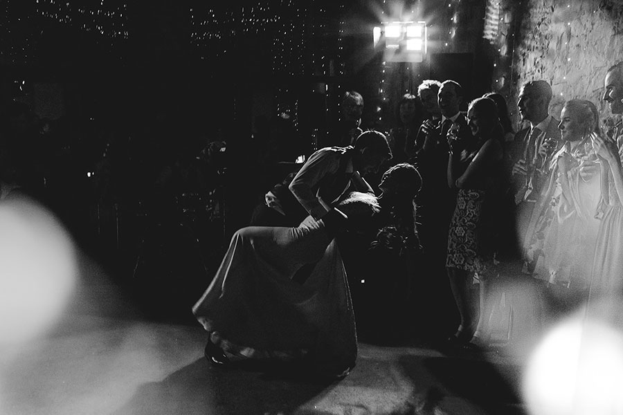 46 Stunning Black & White Wedding Photos
