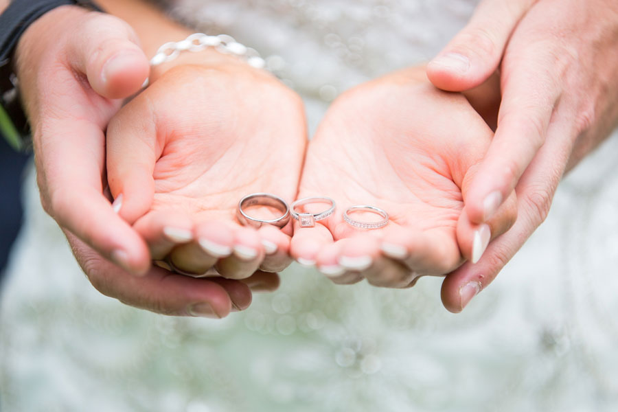 31 Stunning Wedding and Engagement Ring Photos
