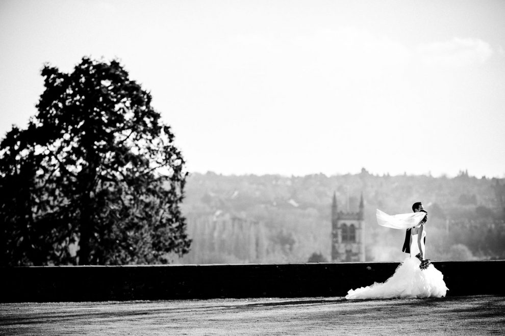 46 Stunning Black & White Wedding Photos