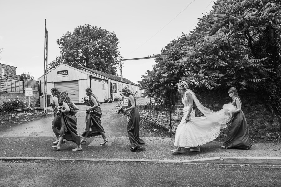 46 Stunning Black & White Wedding Photos