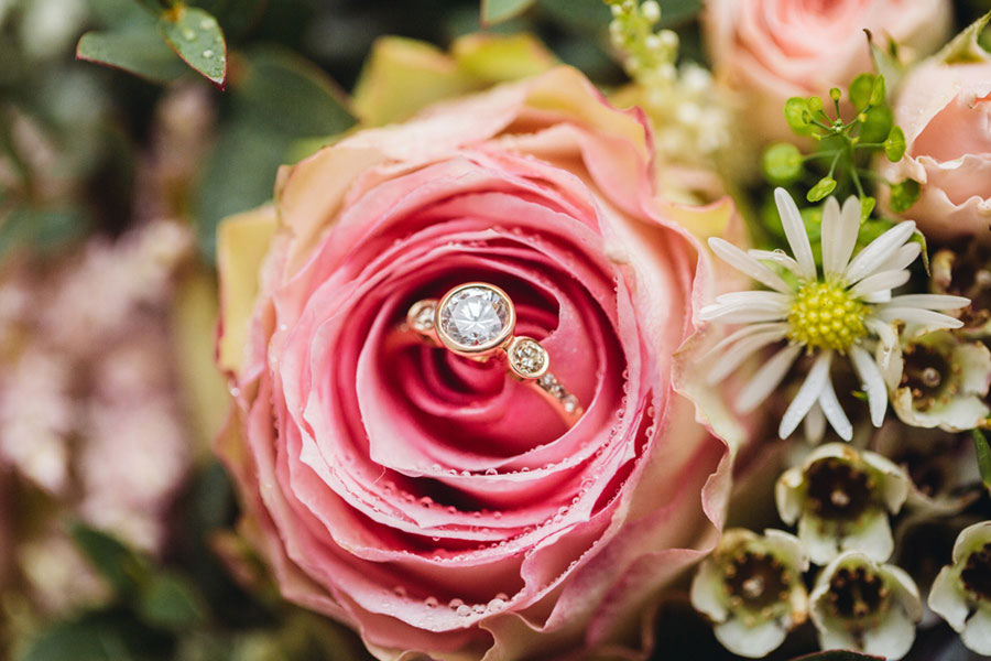 31 Stunning Wedding and Engagement Ring Photos