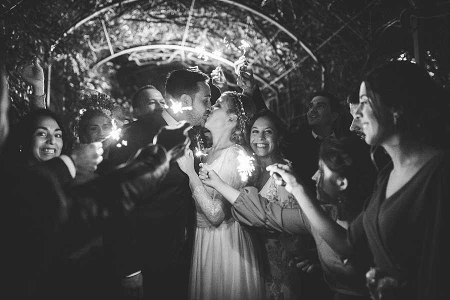 46 Stunning Black & White Wedding Photos