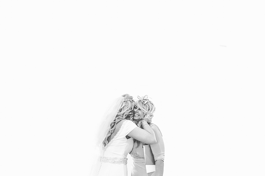 46 Stunning Black & White Wedding Photos