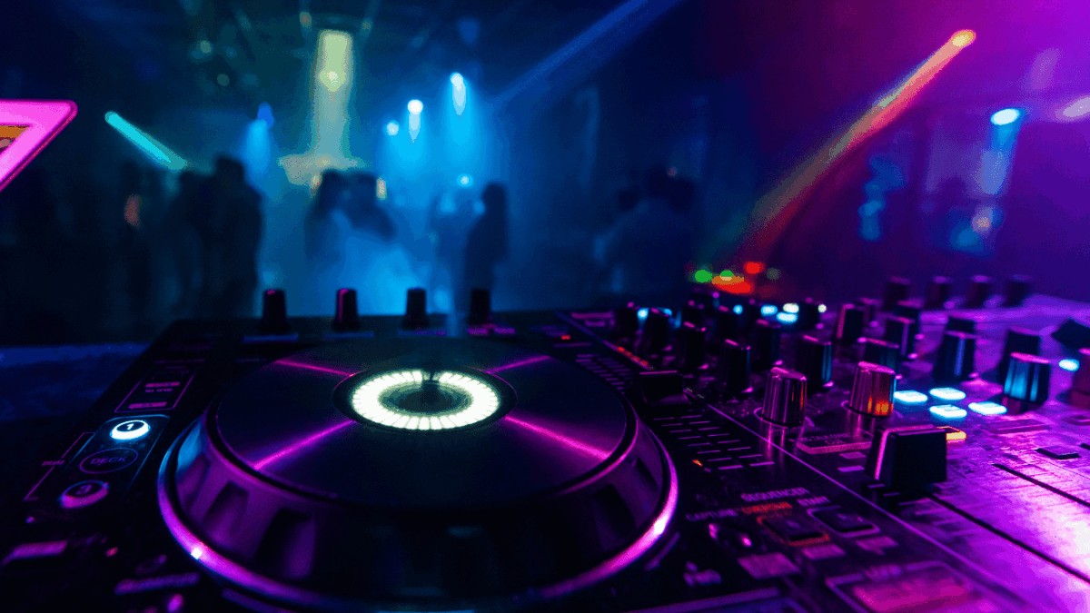 Experienced, inclusive and passionate dj with 25 years experience.
