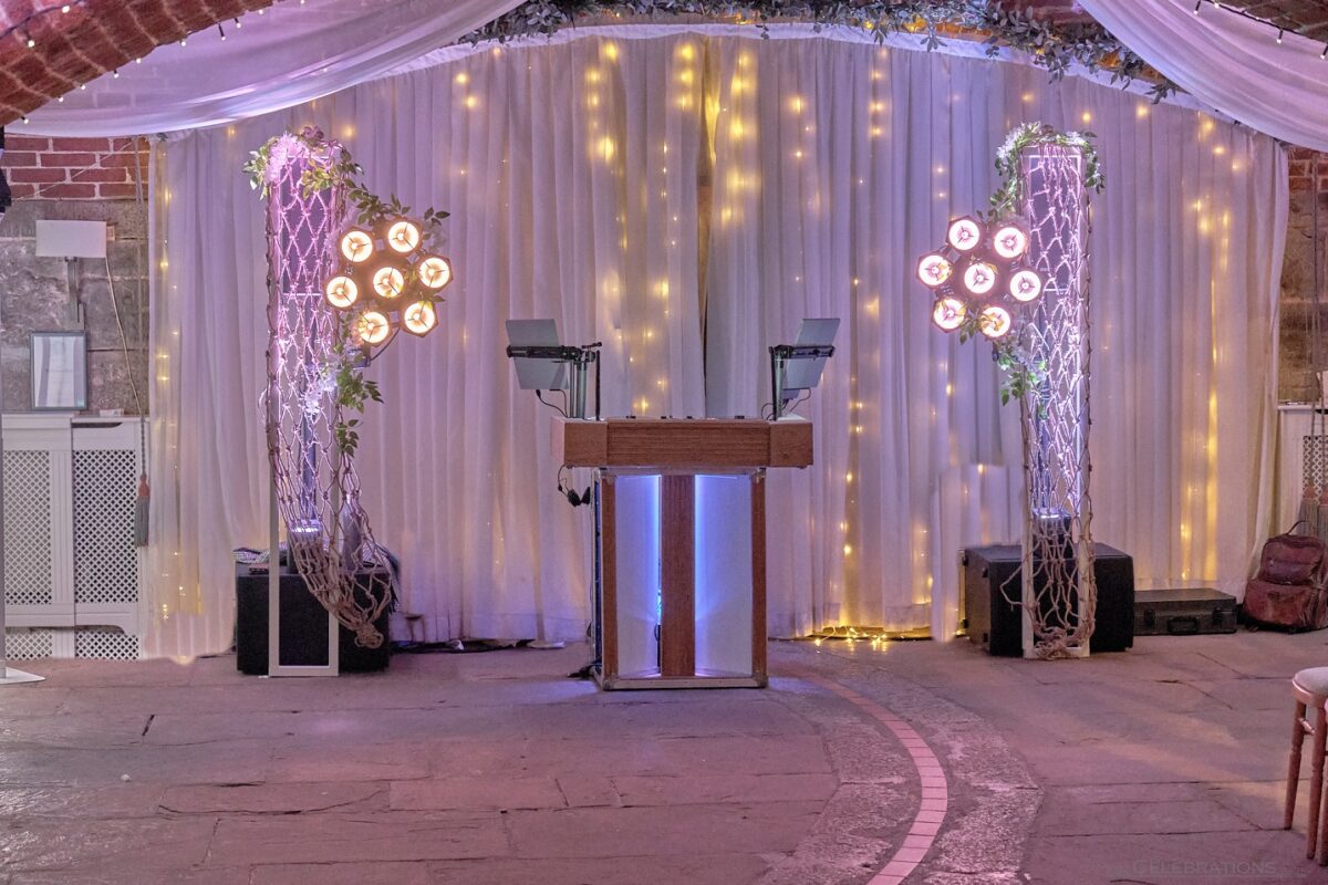 🤍 Wedding Host DJ curating the perfect soundtrack to your wedding day 🤍