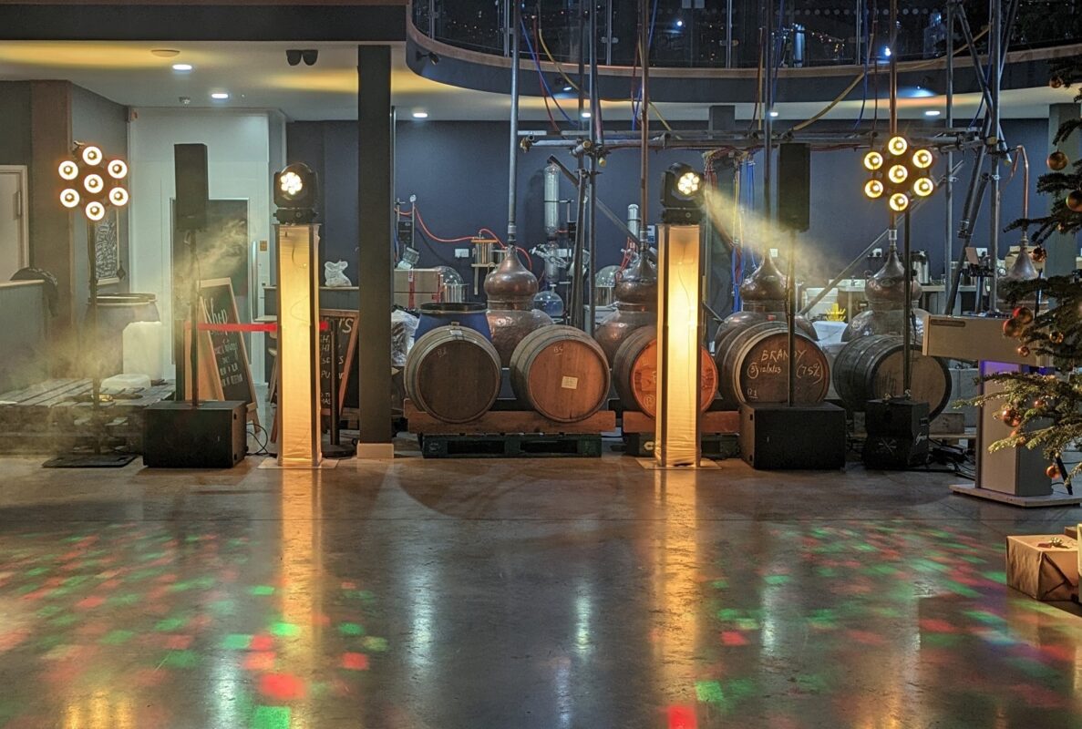 🤍 Wedding Host DJ curating the perfect soundtrack to your wedding day 🤍