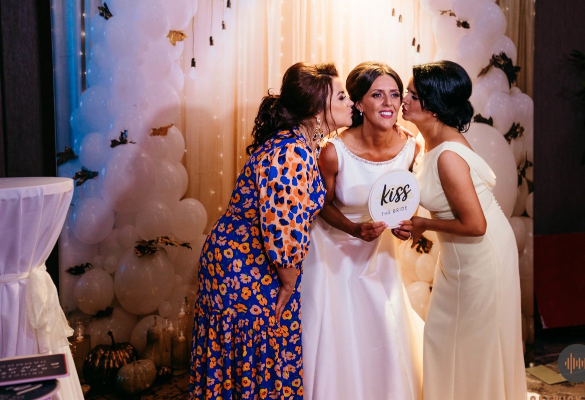 Luxury Wedding Photo Booth with Instant Sharing & Elegant Setup