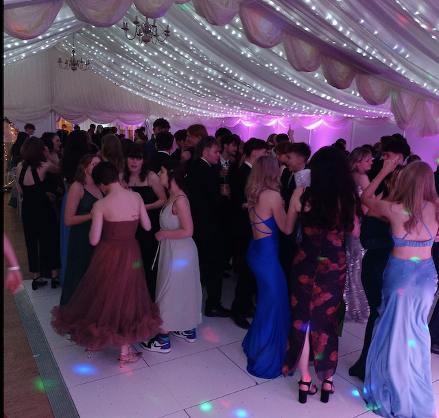 Wedding DJ Service - Evening all white wedding package