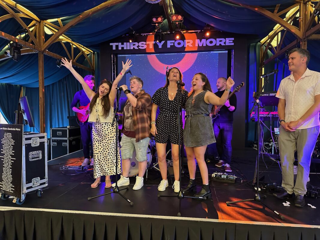 Bandeoke with 5 piece live band