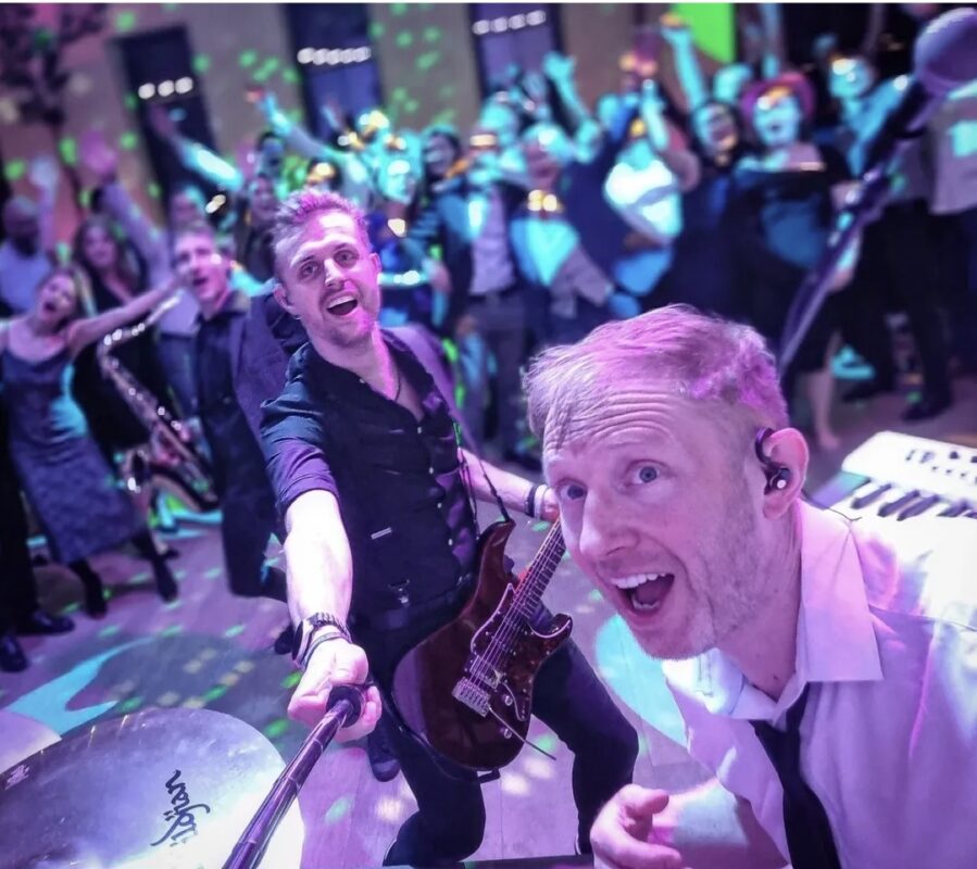 Evening Party Band with fantastic 4 or 6 piece lineup