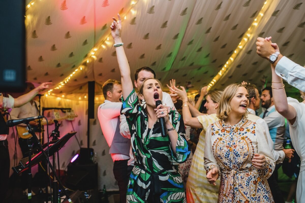 Bandeoke with 5 piece live band